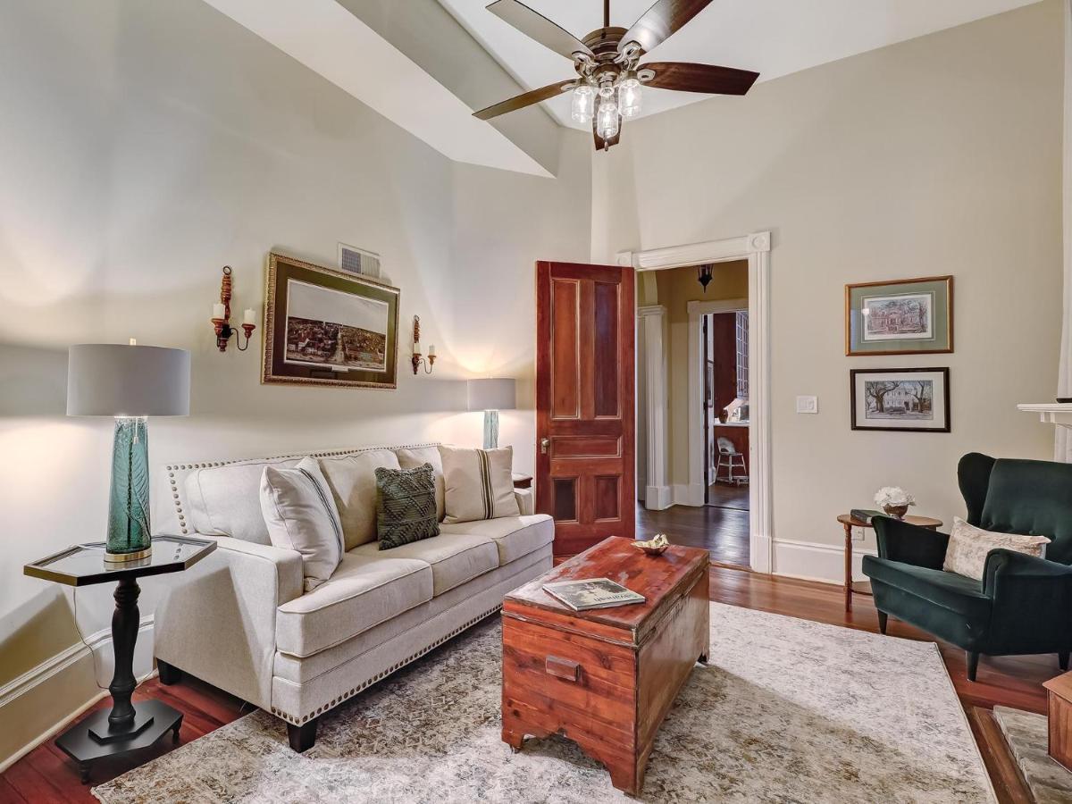 Parlor On Lafayette Villa Savannah Exterior photo